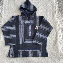 フード付きネイビーとホワイトのパーカー　110