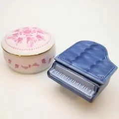 有田焼 陶器製のグランドピアノ小物入れとSankyoの小物入れオルゴールのセットのサムネイル