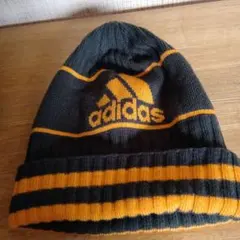 adidas ニット帽　モスグリーン×オレンジ