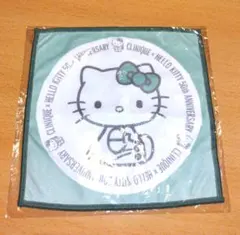新品　CLINIQUE クリニーク　ハローキティ コラボ 50周年 ハンカチのサムネイル