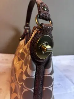 コーチ　ワンショル　ミニバッグ　サイドターンロック　ベージュシグネチャー