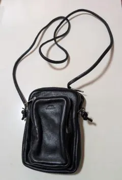 ブラックショルダーバッグ 2ポケット付き