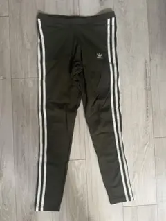 adidasアディダス オリジナルスのレディース スーパースター トラックパンツ