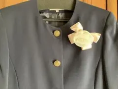 ネイビー 花モチーフ ブローチ