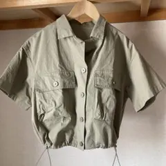 GUカーキ色ショート丈シャツ 半袖　カーディガン　Sサイズ