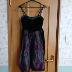 ビーズ装飾付き黒紫Aラインドレス