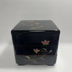 【未使用】脚付き 三段重箱 黒塗り モダン花柄 隅丸 お正月・行楽（箱なし）