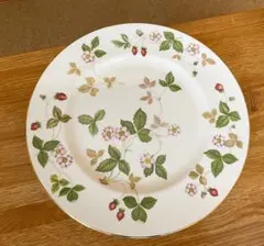 ⭐ワイルドストロベリー　直径35cmの大皿 ワイルド ストロベリー オクタゴナルディッシュ L|WEDGWOOD公式