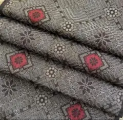 ラスト　仕付け付き解き　人気の柄　本場泥大島紬　龍郷絣　赤の花菱文　37×105