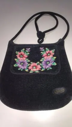 フェイラ－の黒 花柄刺繍 ショルダーバッグ