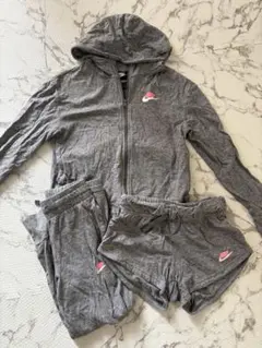 Nike フード付きジャケットとショートパンツセット