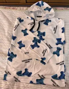 PLYMTONEクマのパーカー極美品です