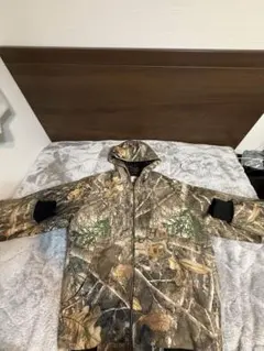 Carhartt カモフラージュ リアルツリー フード付きジャケット - メルカリ