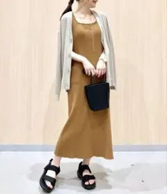 ジーユー　リブニットワンピース　ブラウン