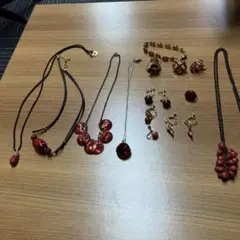 ハンドメイド 赤い  ネックレス・イヤリング・ブレスレット・リング