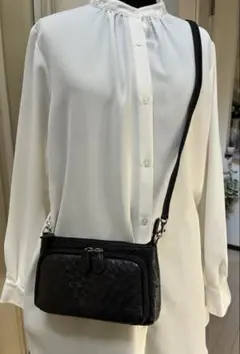 ショルダーバッグ　肩掛け　長財布　ウォレット　黒オーストリッチ合皮型押し