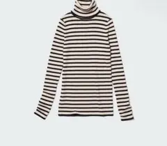 ユニクロ　エクストラファインメリノリブタートルネックセーター