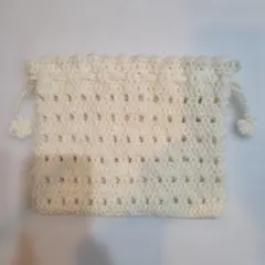 クリーム色の編み物（巾着袋）
