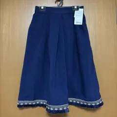 【新品未使用タグ付き】【ROSEBUD】【ローズバッド】刺繍入り　タックスカート