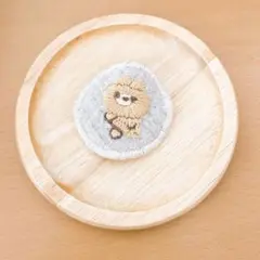 くまの刺繍ブローチ