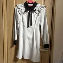 フリル付き グレーワンピース