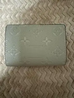 lv 二つ折り財布