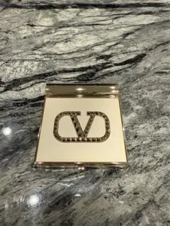 新品・未使用 Valentino アイシャドウ・チーク ゴールドのサムネイル