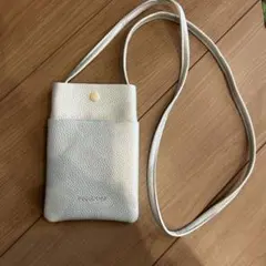 ホワイトレザー風 スマホショルダーバッグ