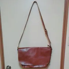 フェイクレザーショルダーバッグ 大容量