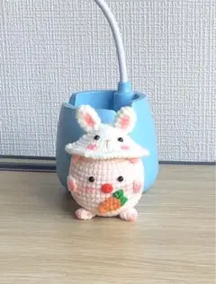 うさぎ帽子の豚あみぐるみキーホルダー付き