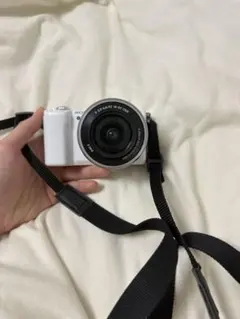 低ショット1800回】SONY α6000 標準レンズセット ホワイト おまけ