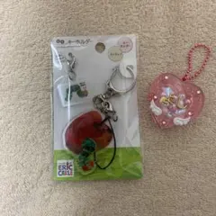 絵本のキーホルダー　はらぺこあおむし　りんご　エリック・カール