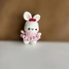 あみぐるみ ウサギ フリルドレス