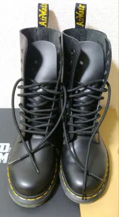 Dr. Martens 10ホールブーツ