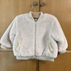 リボン付きクリーム色ファージャケット 90