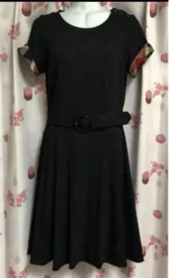 ブルーレーベルクレストブリッジ　黒のストレッチ素材ワンピース 38