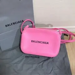 【極美品✨】 バレンシアガ カメラバッグ エブリデイ ホワイト レザー ロゴ BALENCIAGA バレンシアガ バッグ ショルダーバッグ カメラバッグ