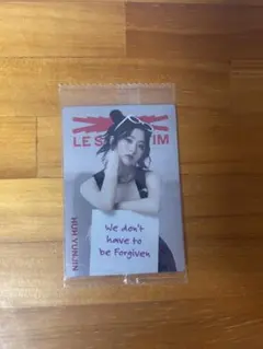 LE SSERAFIM HUH YUNJIN トレーディングカードのサムネイル