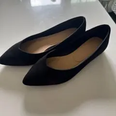 ブラック ポインテッドトゥ フラットシューズ