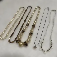 パールと木製パーツのネックレスセット