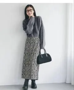 ショート丈ニット