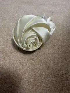 アイボリー サテン フラワー シュシュ