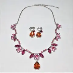 ピンクのお花のネックレス＆イヤリングセット