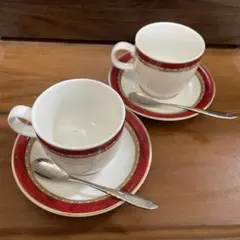 ティーカップ・ソーサーセット 白と赤
