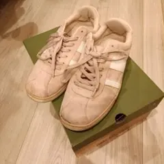 ベージュ スエード スニーカー
