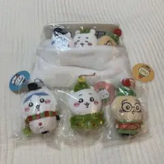 ちいかわ　ハッピーホリデーなマスコット・おやすみベッドとつながるマスコット