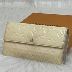 Item thumbnail for item 0c2b6776-7cd0-497f-b500-e05d387925cf