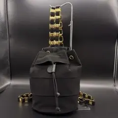 【極美品】フェラガモ ヴァラ チェーンリュック 巾着 黒×ゴールド金具のサムネイル