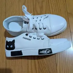 ホワイト スニーカー 猫 フィッシュボーンのサムネイル