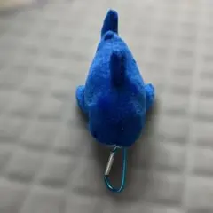 ぶるぶる！　ふわふわサメ　ぬいぐるみ　カラビナ付き